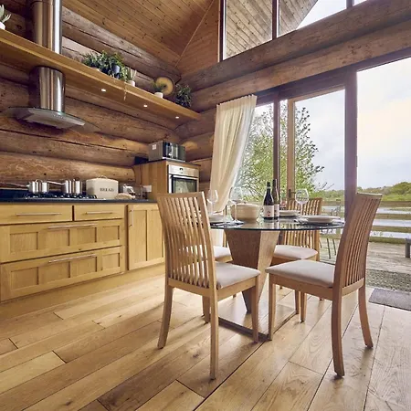 Tatil Evi Alder With Hot-tub *