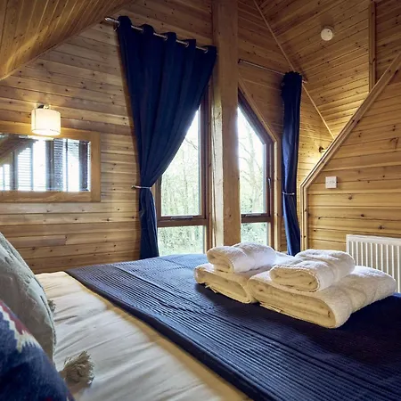 Alder With Hot-tub Ferienhaus