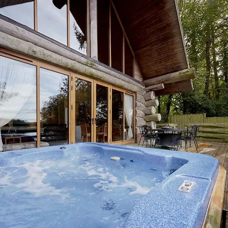 Alder With Hot-tub Ferienhaus *