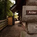 펜션 Alder With Hot-tub *