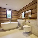 Alder With Hot-tub